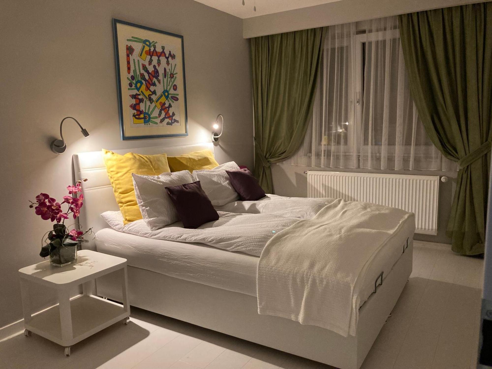 Apartamentul Max, Practic Si Confortabil Орадя Экстерьер фото