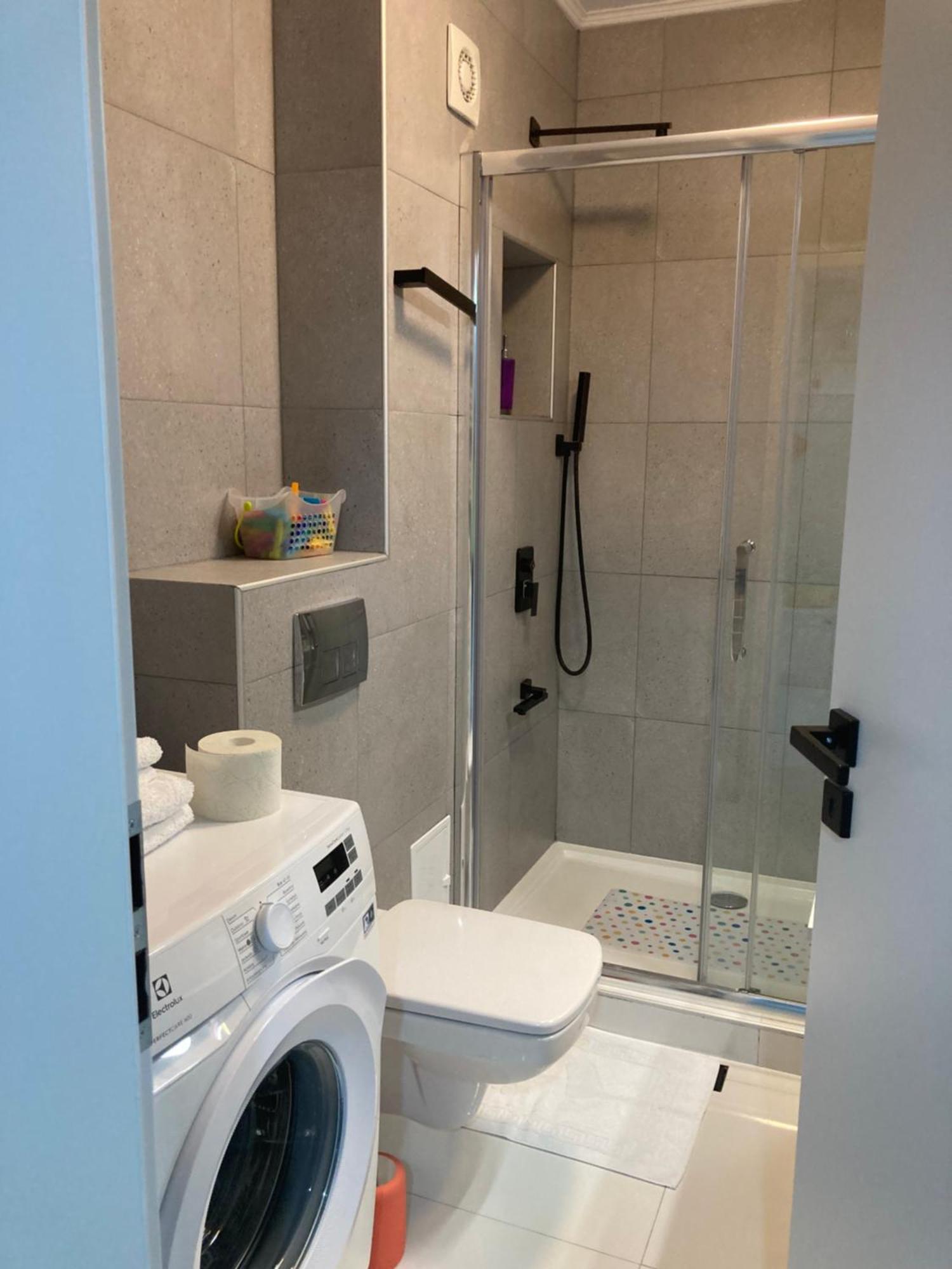 Apartamentul Max, Practic Si Confortabil Орадя Экстерьер фото